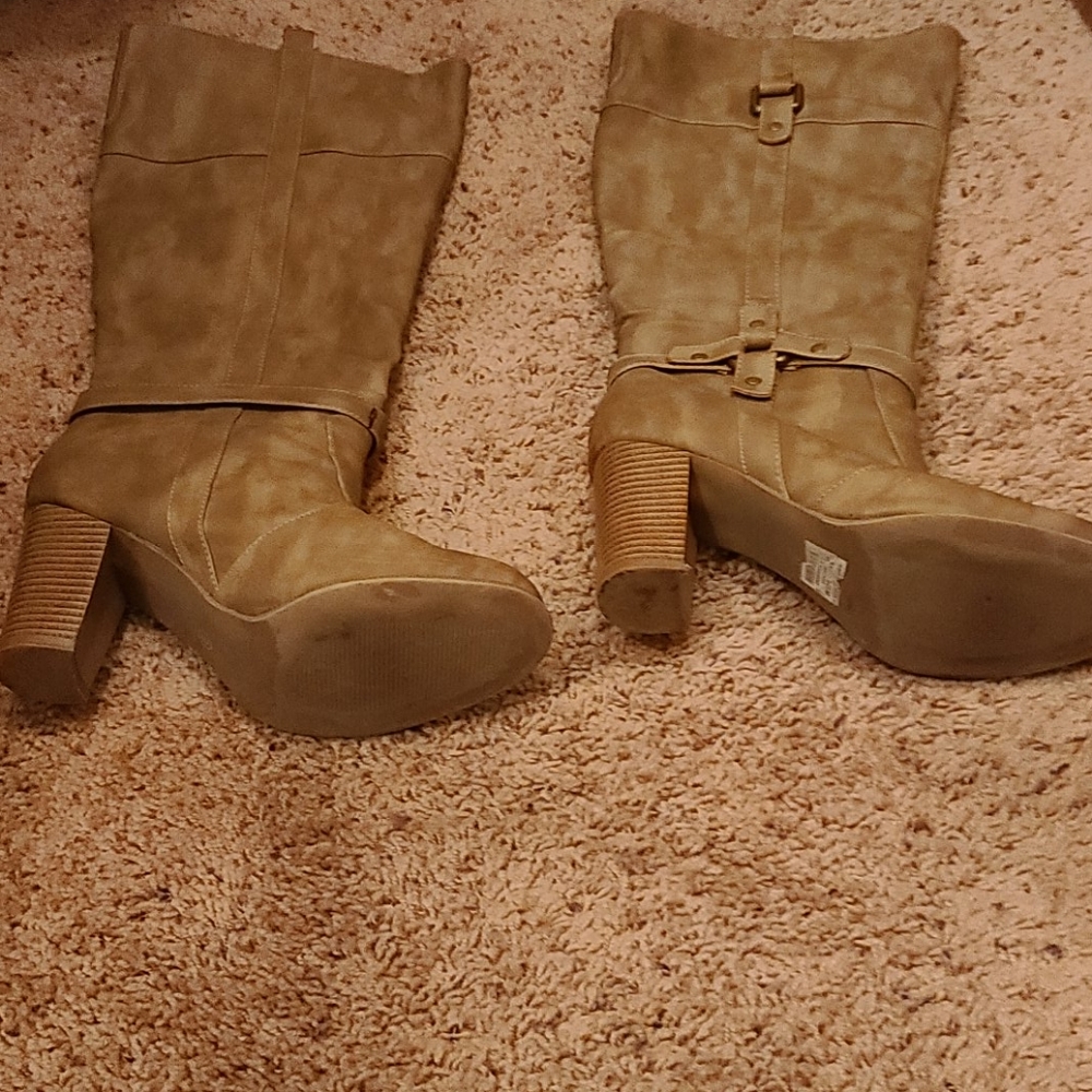 Boots - Picture 3 of 6